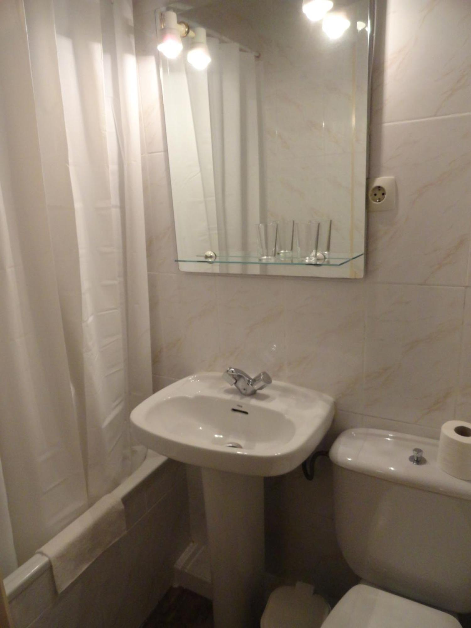 Hostal Alistana Madrid Extérieur photo
