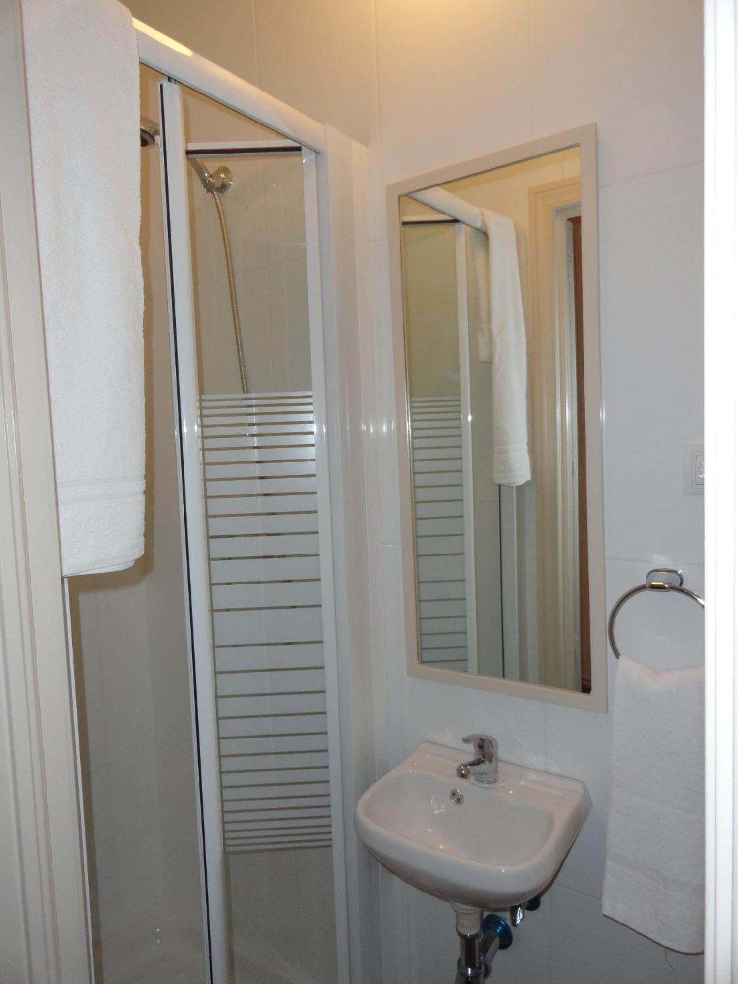 Hostal Alistana Madrid Extérieur photo