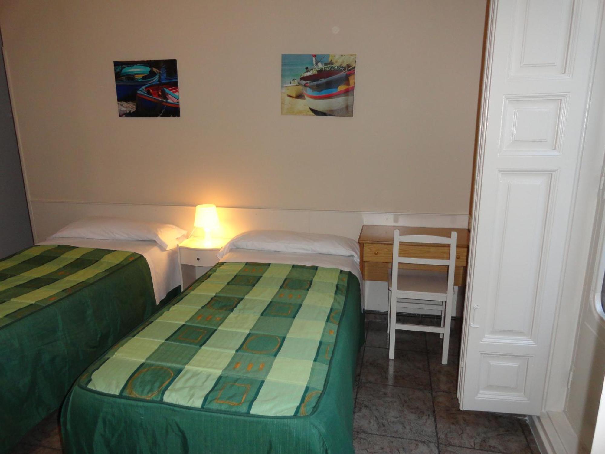 Hostal Alistana Madrid Extérieur photo