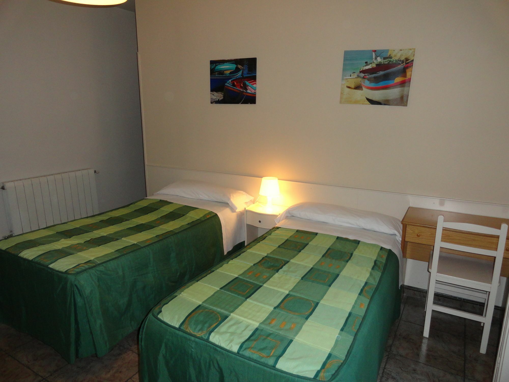 Hostal Alistana Madrid Extérieur photo