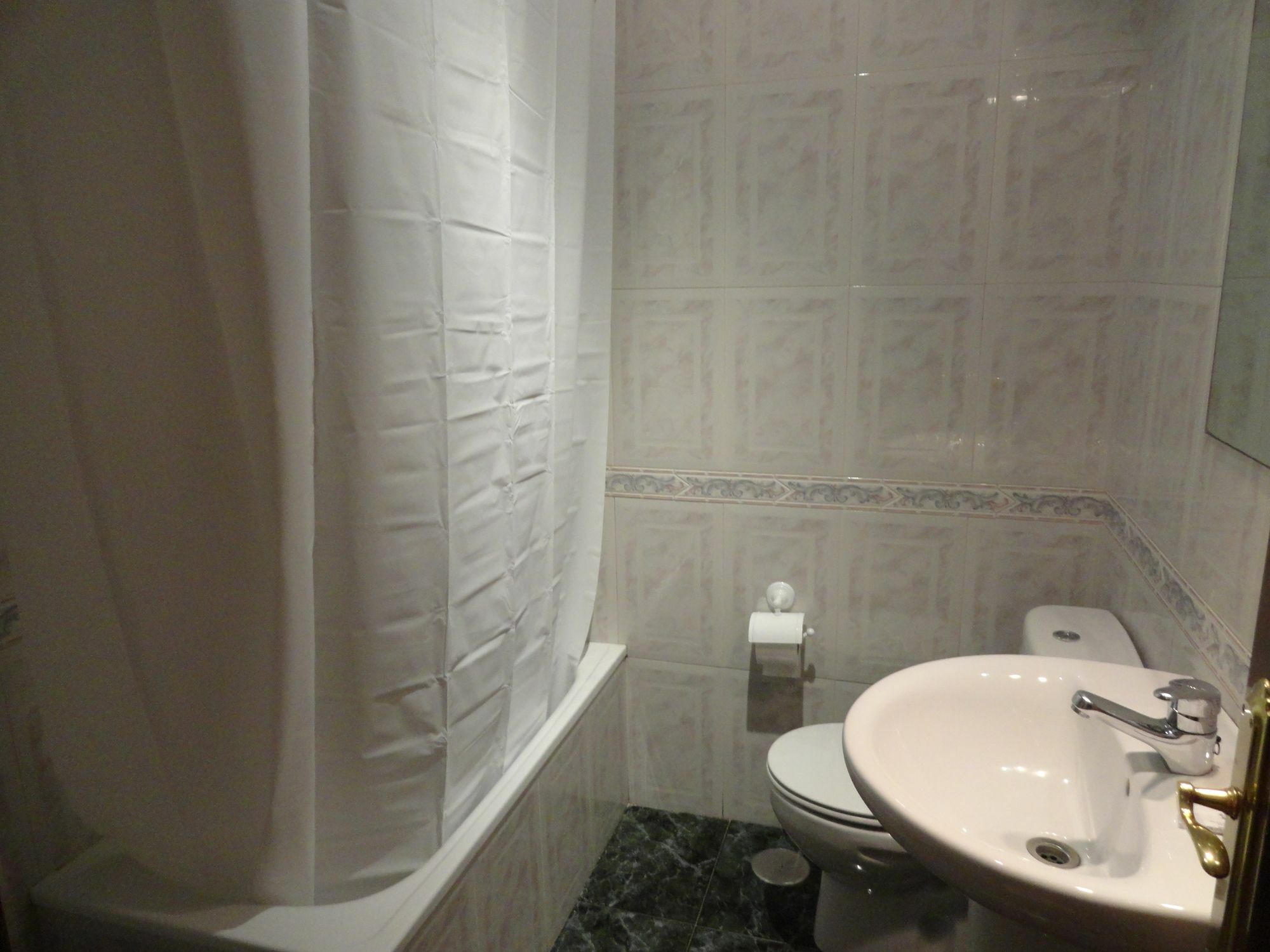 Hostal Alistana Madrid Extérieur photo