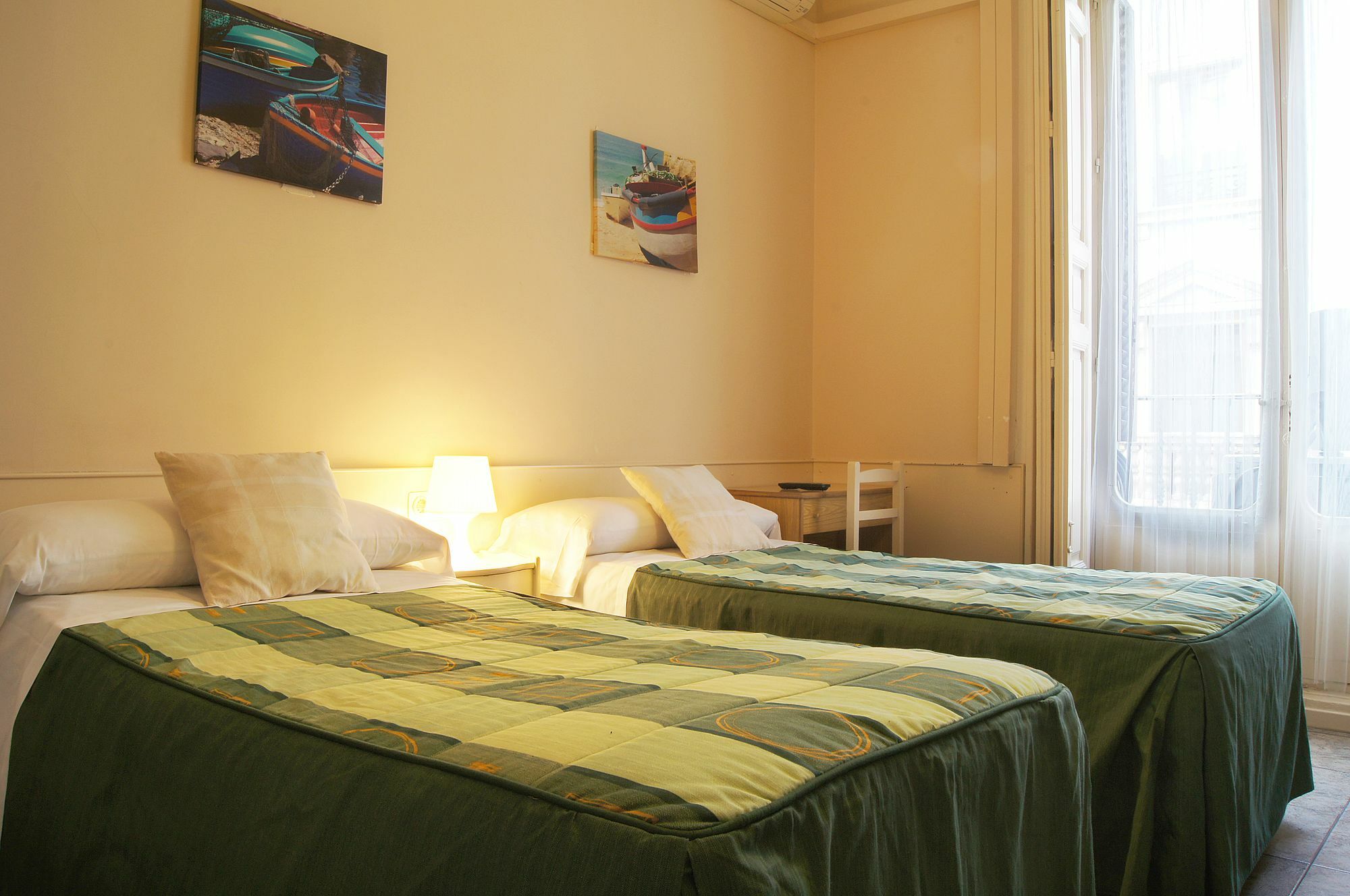 Hostal Alistana Madrid Extérieur photo